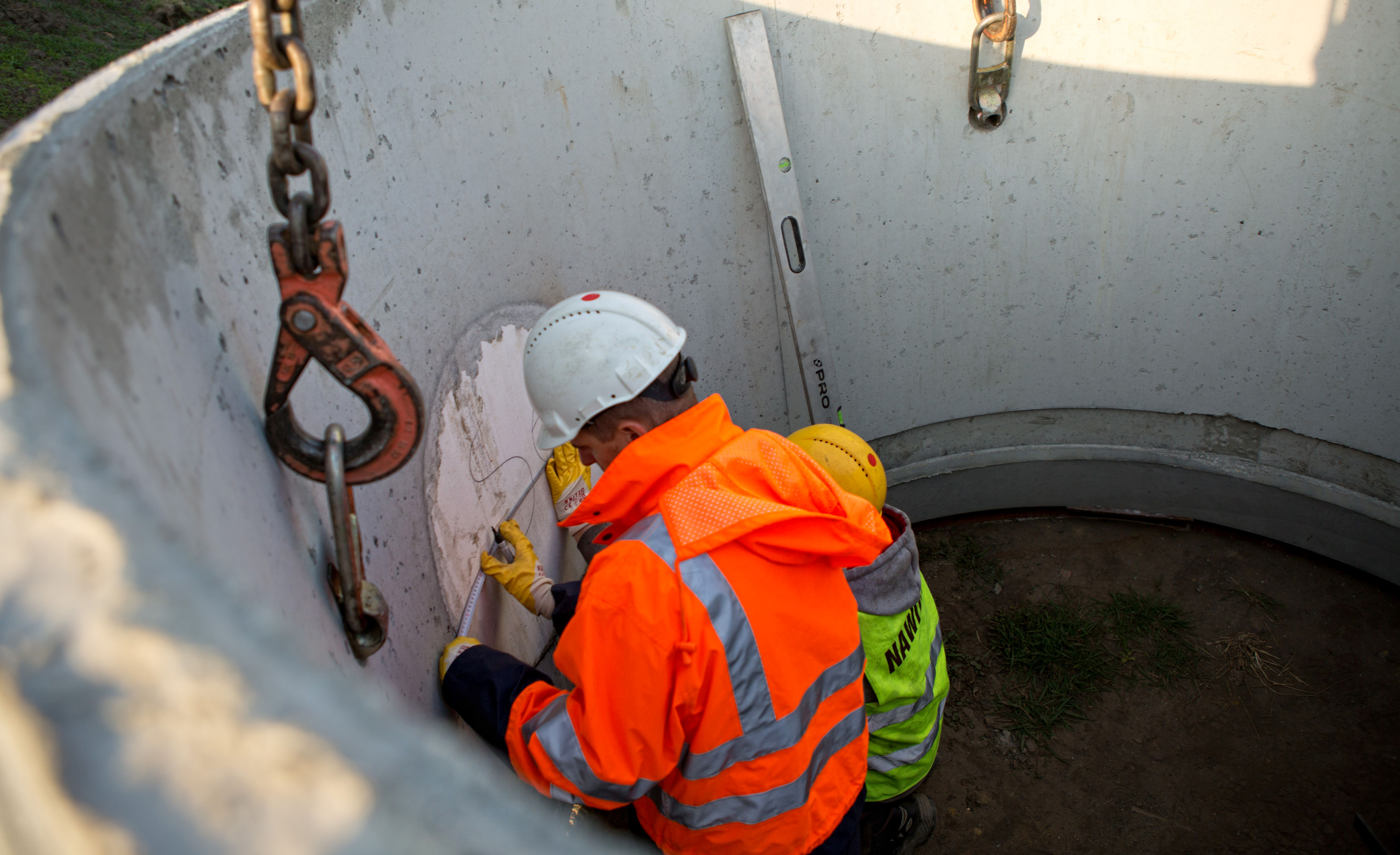 Microtunnelling and trenchless pipeline installation